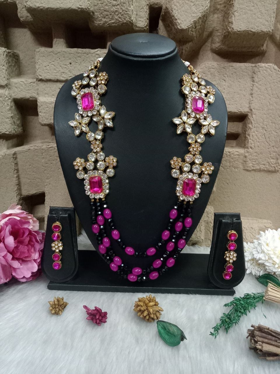 Necklace – Antique Golden Metallic Black & Rani Beads Glass Kundan Necklace