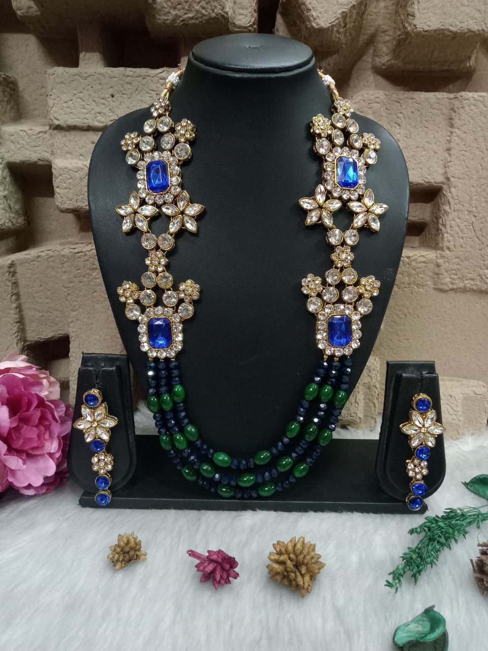 Necklace – Antique Golden Metallic Glass Kundan & Beads Necklace