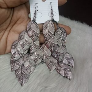 Earrings - Black Metallic Western Leaf Design Long Earrings SCABME3