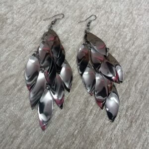 Earrings - Black Metallic Western Leaf Design Long Earrings SCABME9